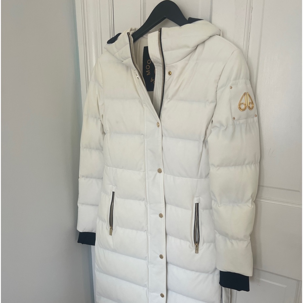 White Moose Knuckles Women’s Long Puffer Jacket